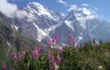 Eurasien, Russland: Bergparadies Kaukasus - Schneebedeckte Gipfel